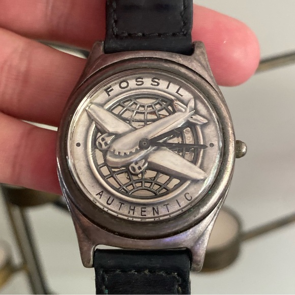 VINTAGE WOMAN’S AUTHENTIC FOSSIL AIRPLANE WATCH main image 12